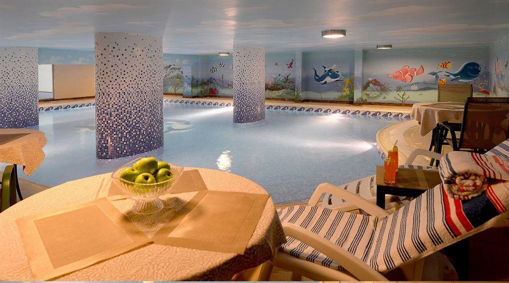 Boudl Al Woroud Aparthotel 4*